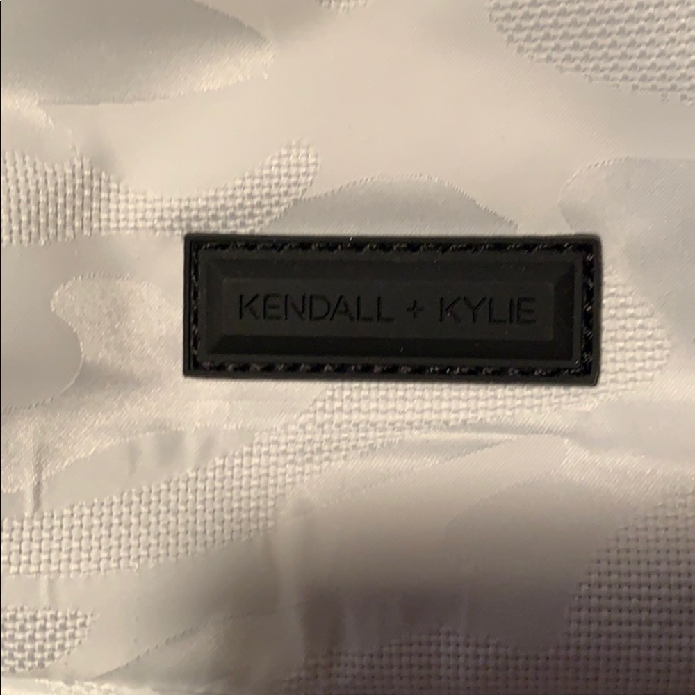Kendall + Kylie waist bag - Picture 2 of 5